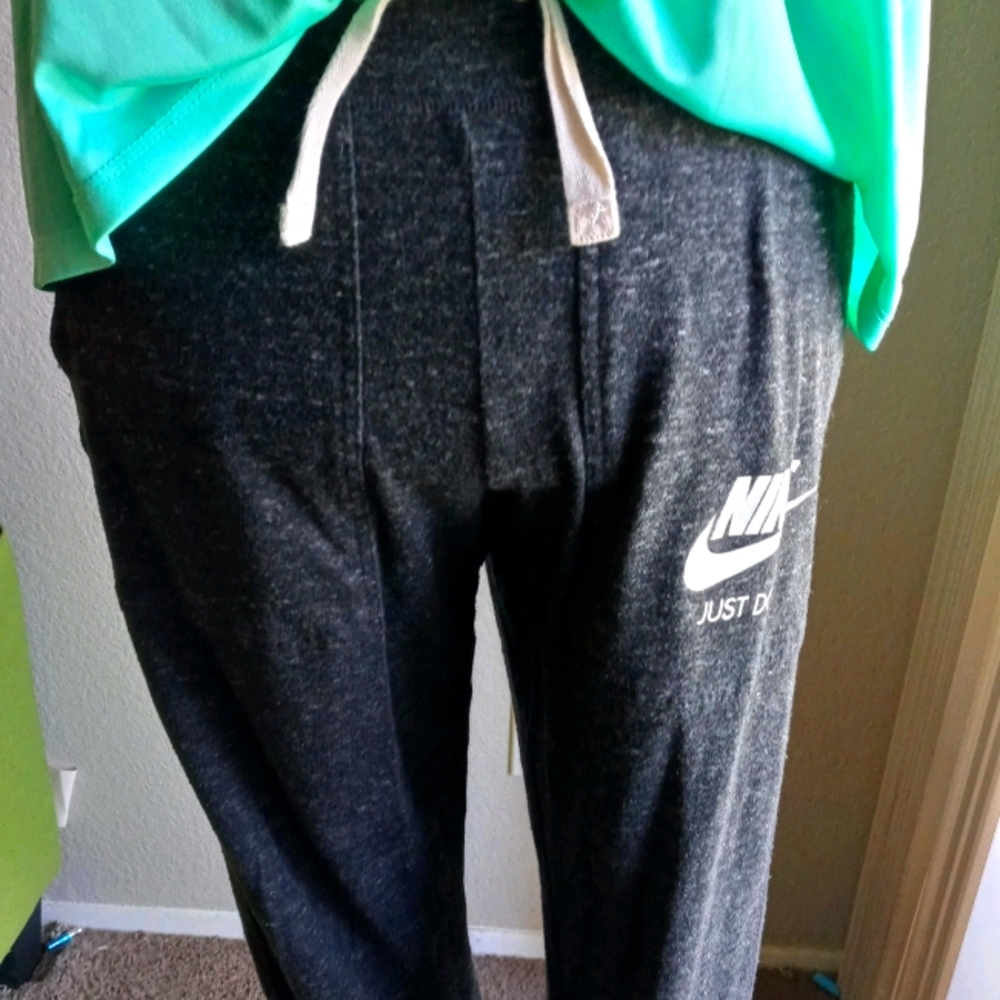 Woman's Nike Capri sweatpants